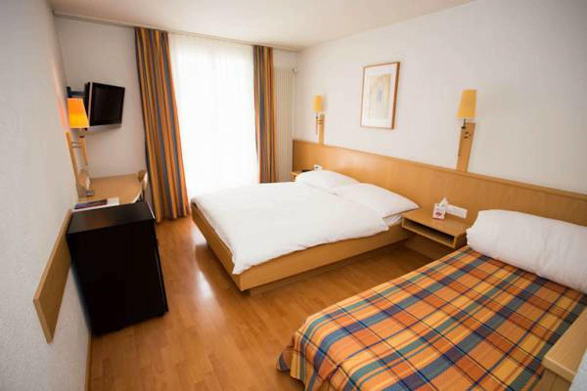 Les Negociants Hotel Vevey Exterior photo